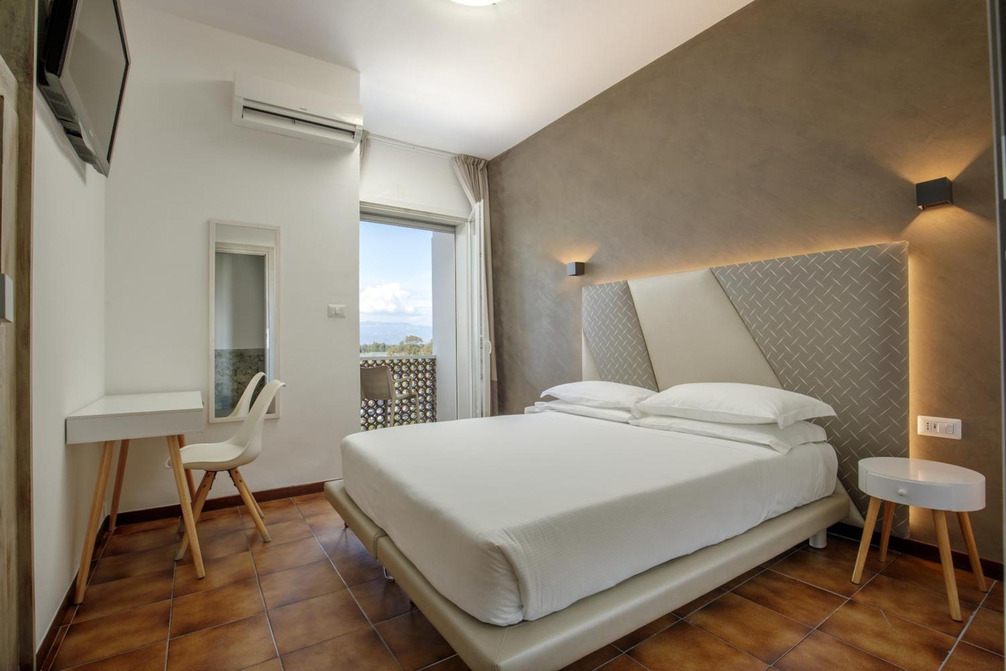 Hotel Tirreno Latina Exterior foto